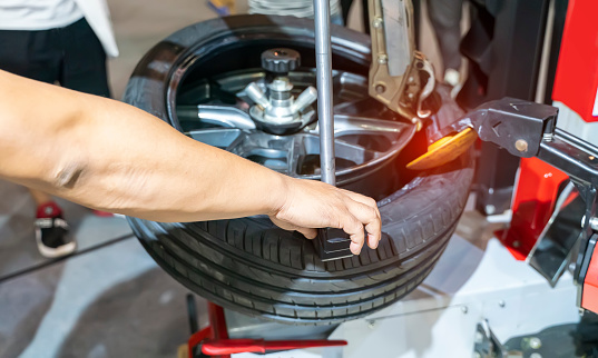 Benefits That a Tyre Changer Machine Could Get You!