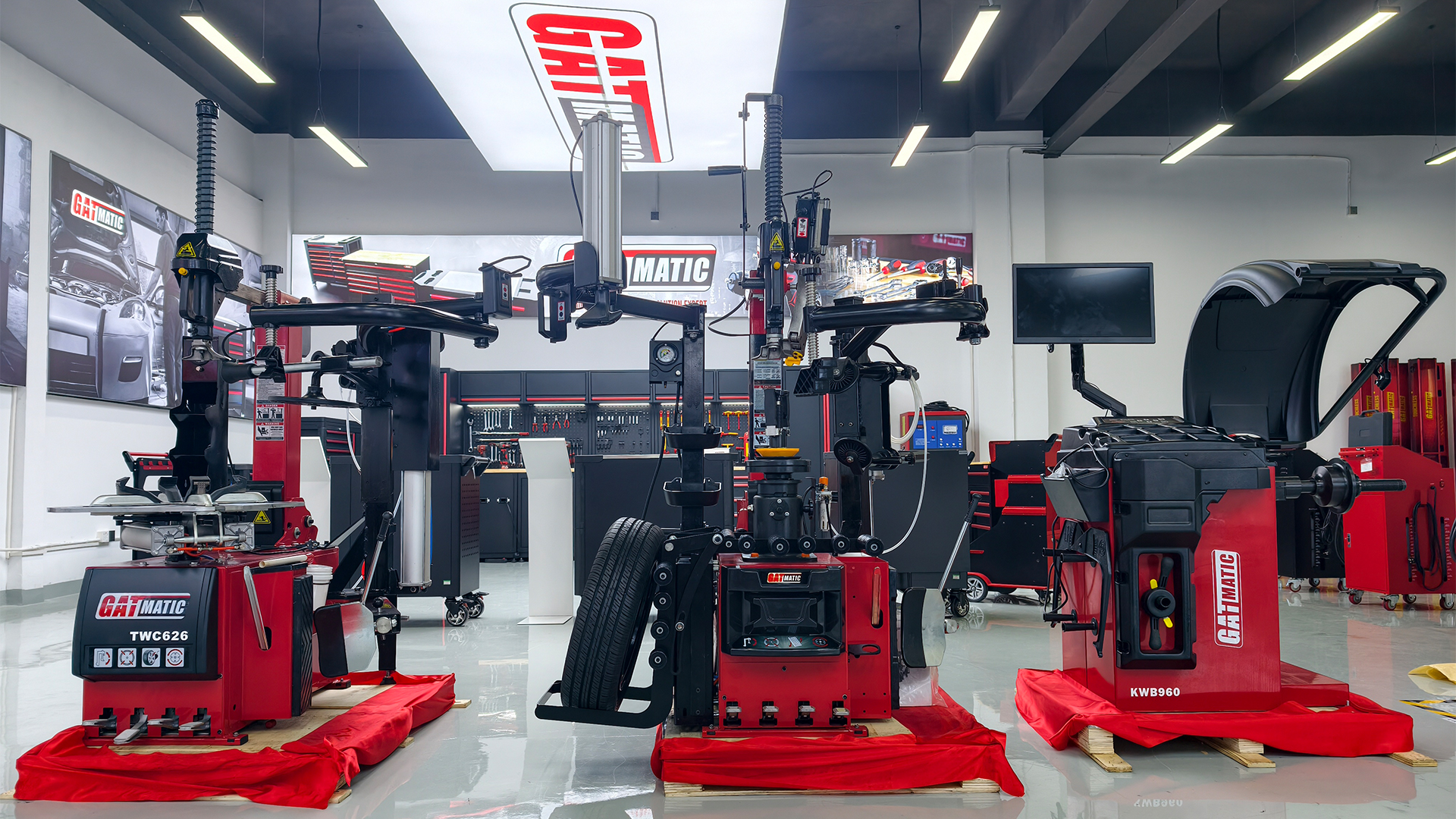 Tyre Changers 和 Wheel Balancers