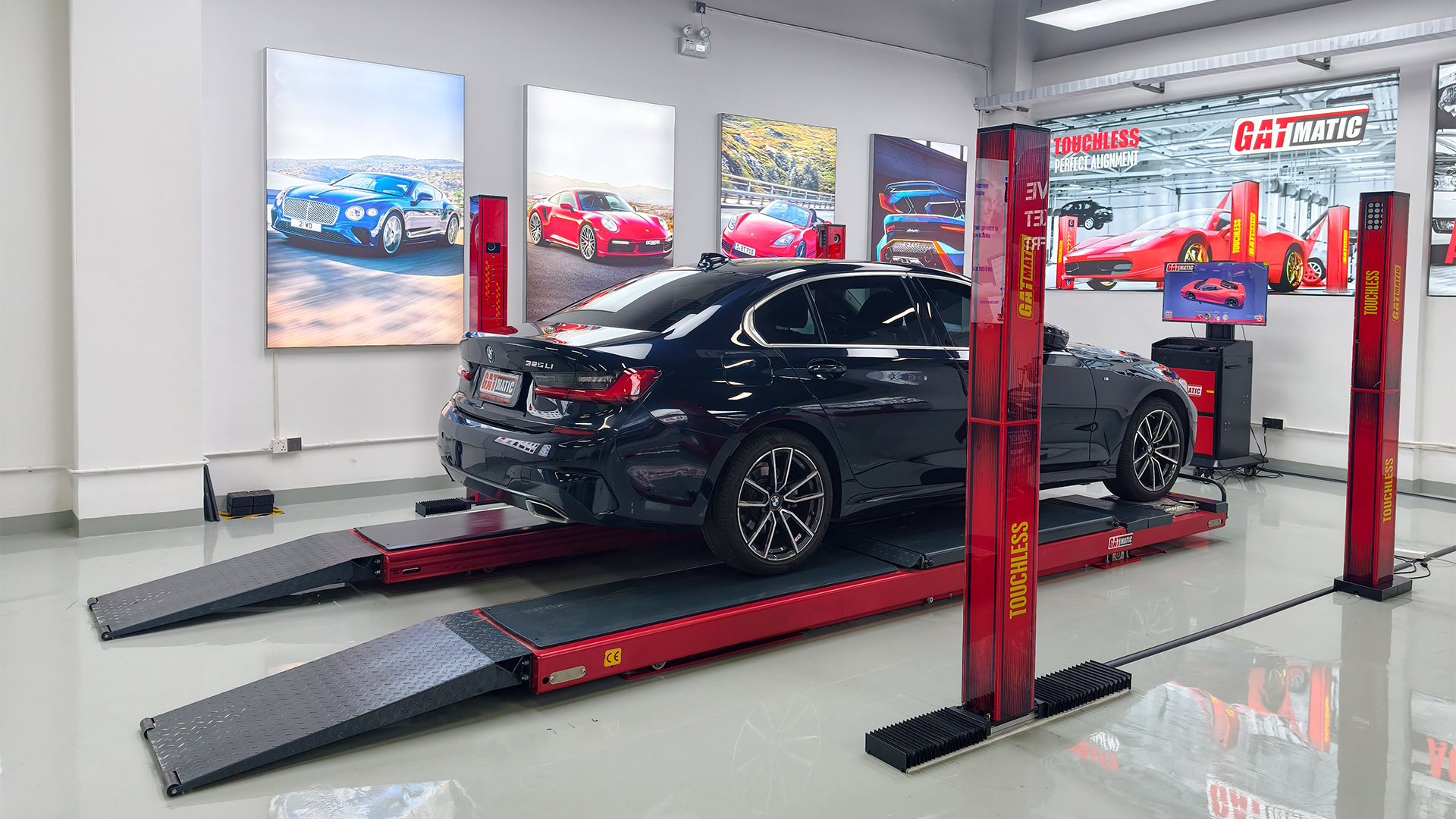 Wheel Alignment Systems（可以拍无接触式定位仪，现有图也可以）